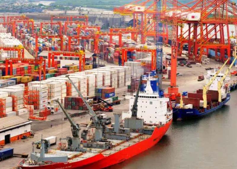 Retrasos en portacontenedores por problemas en el Canal de Suez, Canal de Panamá y puertos de origen